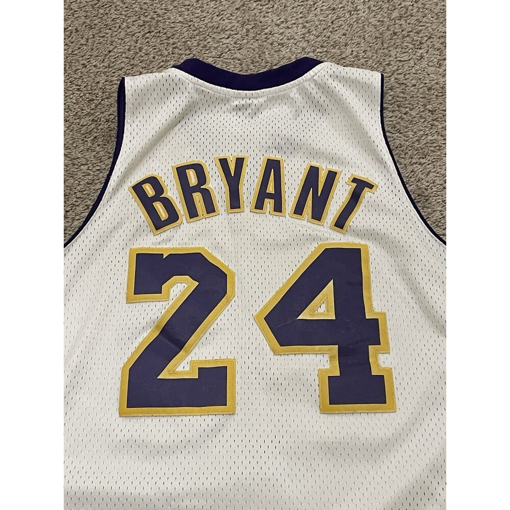 Authentic Adidas Kobe Bryant  #24 Lakers  Swingman Jersey Sz L +2  STAINS - Picture 3 of 6